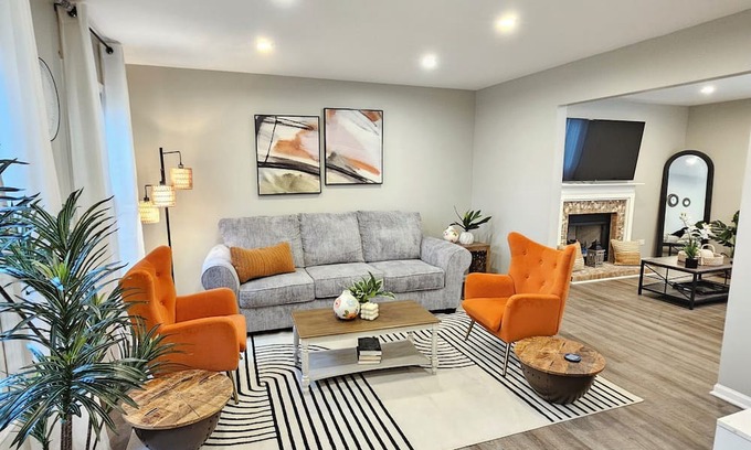 Gurnee House | The Serenity: Elegant Large home near Six Flags. Naval Base, Casino