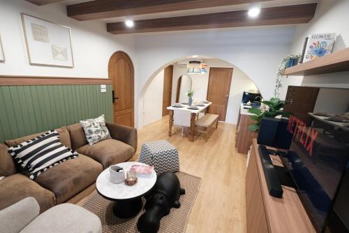 Bang Rak Apartment | The Shantipan Lotus - Cozy 2BR Family Stay 400m from BTS Station