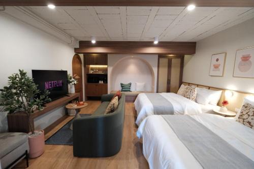 Bang Rak Apartment | The Shantipan Mandala - Cozy City Retreat 400m from BTS Station