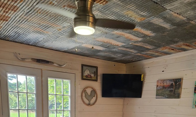 Mountain View Cottage | The Shed- A Farmhouse cottage close to all town has to offer