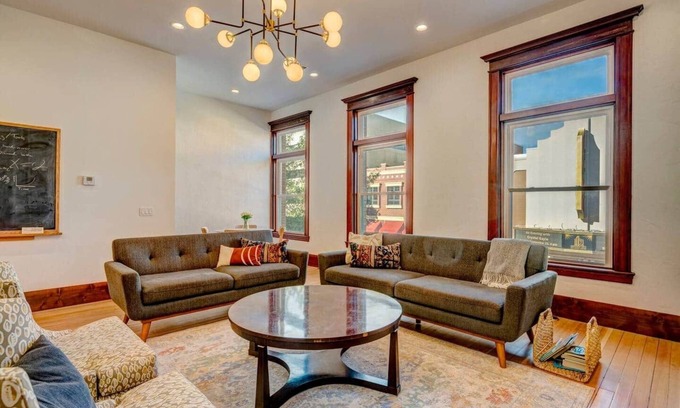 Sheridan Apartment | The Sheridan Suite | Historic Main St. Loft
