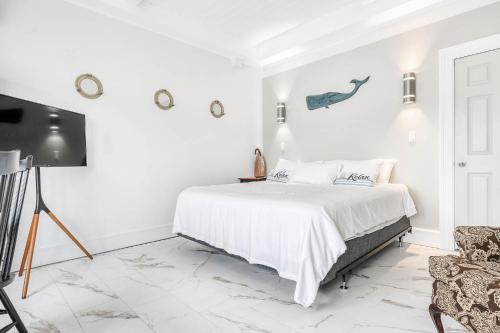 Mahone Bay Hotel | The Ships Inn