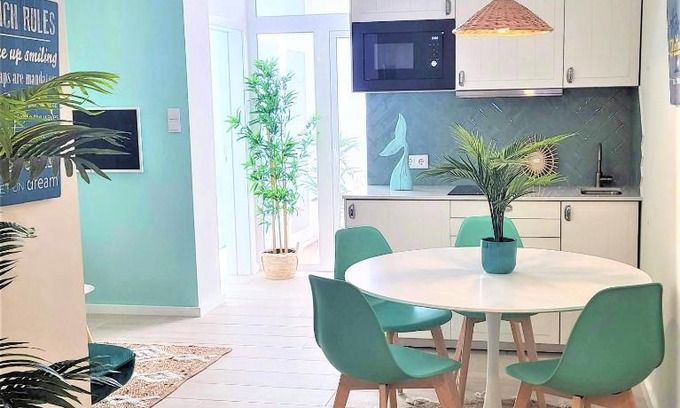 Espinho House | The Shore at Seaside Paradise - Cozy Patio on the Promenade