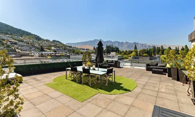 Queenstown Apartment | The Shotover CBD Luxury with Incredible Rooftop Terrace