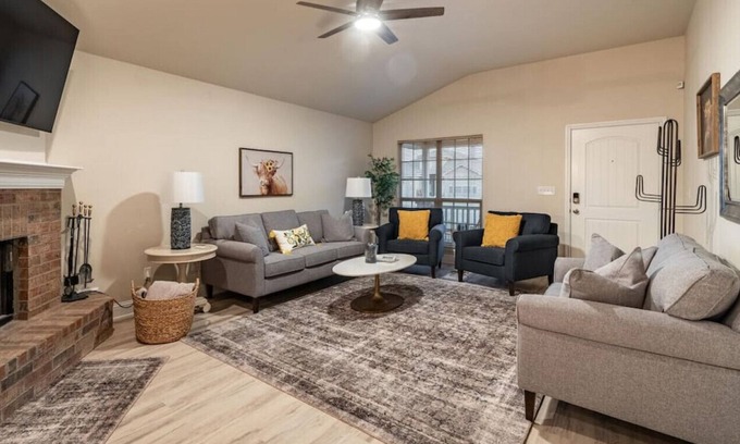 Lubbock House | The Silverwood - 3BR/2BA - South LBK