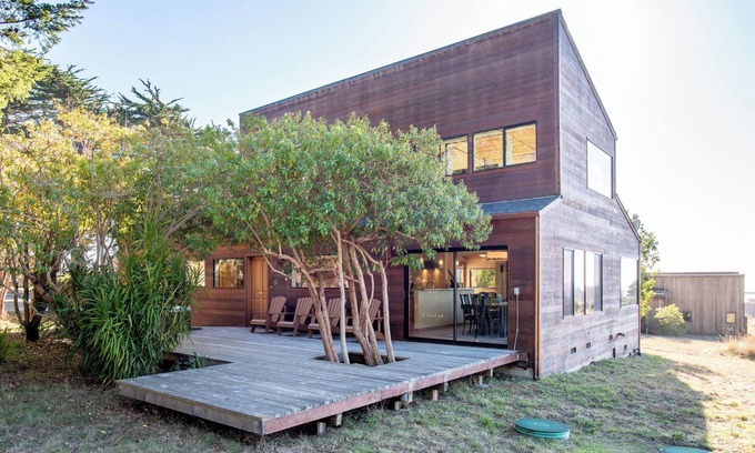 Sea Ranch House | The Sixpence | Beach Access | Hot Tub