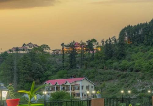 Fagu Villa | The Sky Mountain Kufri I Serviced Villa I Balcony I Valley and Mountain View I Family Groups & Bonfire I Memories & Enjoyment Villa I Operated by Exotic Stays