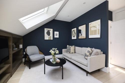 Shaftesbury Apartment | The Skylight One-Bed at Elspeth Road