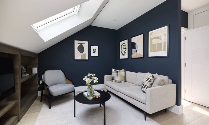 Shaftesbury Apartment | The Skylight One-Bed at Elspeth Road