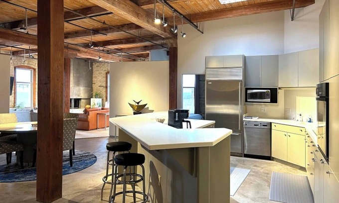 Fifth Ward Apartment | The Skyline: Penthouse Suite