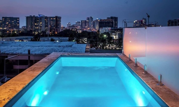 Edgehill House | The Skyline @ The Gulch | Pool + Broadway Views