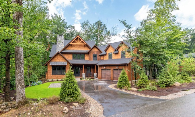 Lincoln House | The Slopeside River Retreat