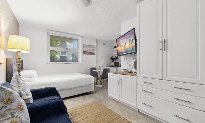 Paddington Apartment | The Smiling Stays - Chic Urban Paddington Escape