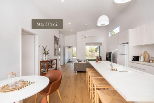 Safety Beach House | The Snug