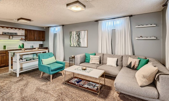 Twin Lakes Apartment | The Snug | Pool Table & Queen Bed | Great Location
