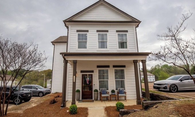 Oxford House | The Southern at Rowandale by Apex Short Term Stays