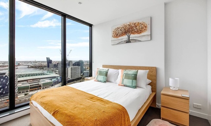 Melbourne Central Business District Apartment | The Spencer Suite Cityscape Panorama with Pool