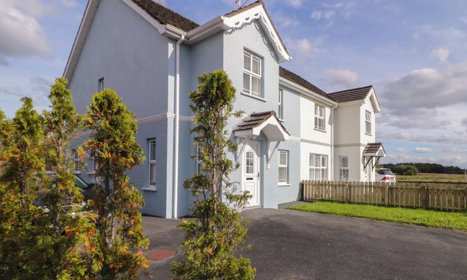 Omagh Cottage | THE SPERRIN GETAWAY, pet friendly, with open fire in Omagh