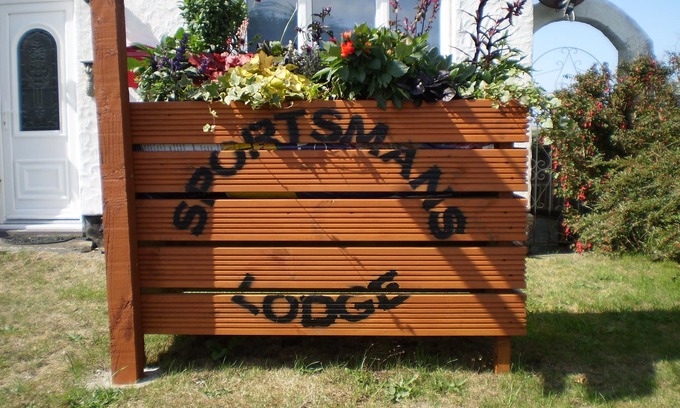 Rhosgoch Bed & Breakfast | The Sportsmans Lodge