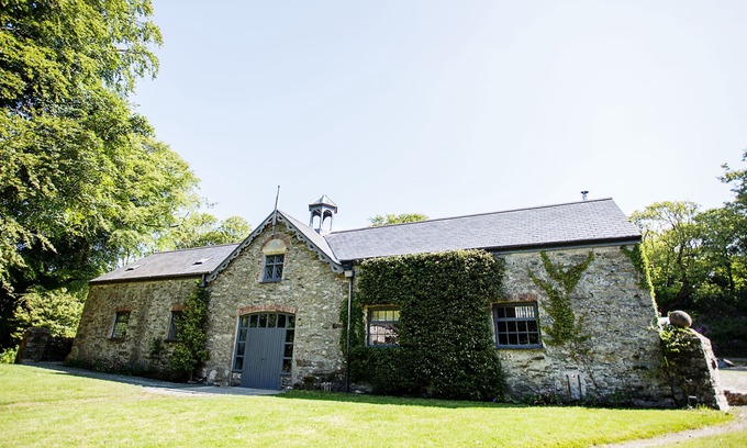 Rhydwyn Apartment | The Stable Loft - a sea view that sleeps 2 guests in 1 bedroom