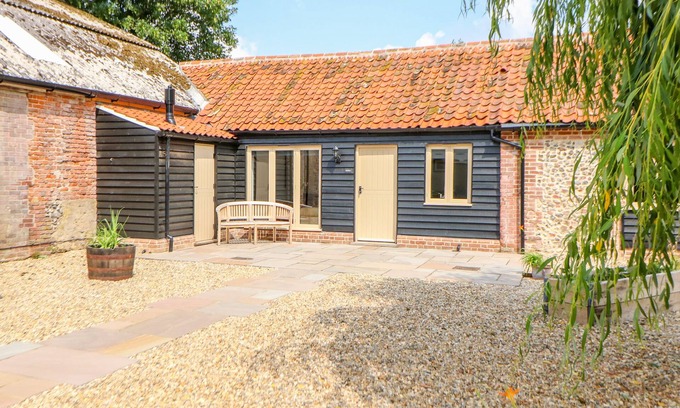 Stanfield Cottage | THE STABLES, family friendly in Willow Grange Barns, Stanfield