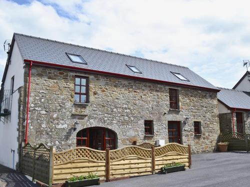 Glynarthen House | The Stables- Osb