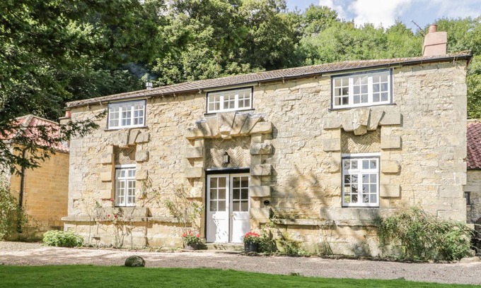 West Heslerton Cottage | THE STABLES, pet friendly, character holiday cottage in Ebberston