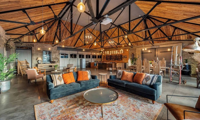 Glenisla Villa | The Stables - unique conversion with hot tub!