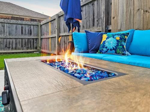 Bentonville - Fayetteville Apartment | The Stay at Steuben Fire Pit Brand new furniture