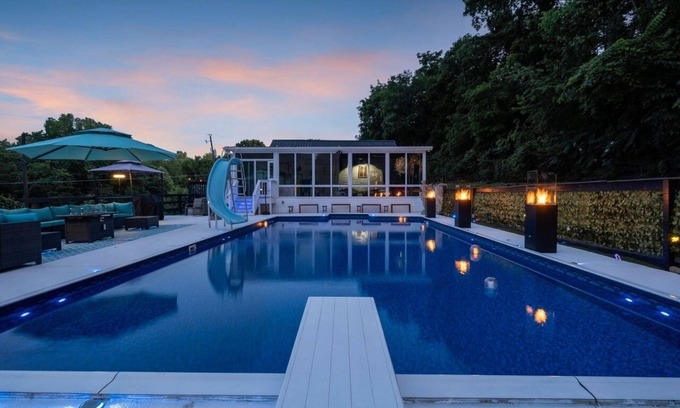 Goodlettsville House | The Stoneglass Retreat