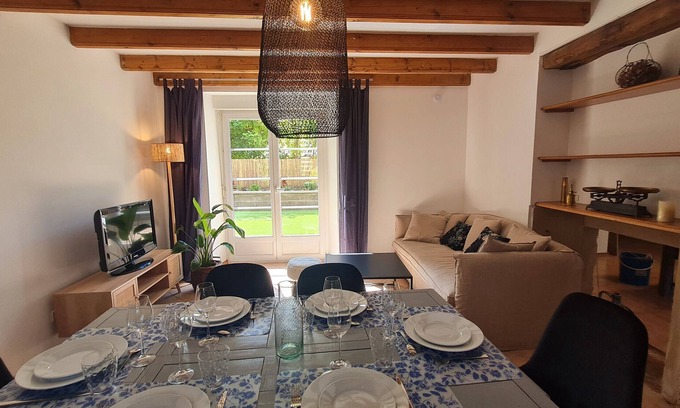 Oelleville House | The Stones of Happiness. Village House