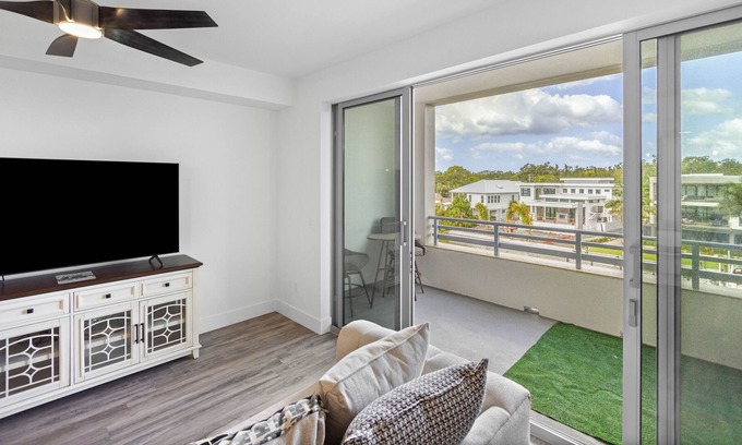 North Trail Condo | The Strand 421A Condo by RVA
