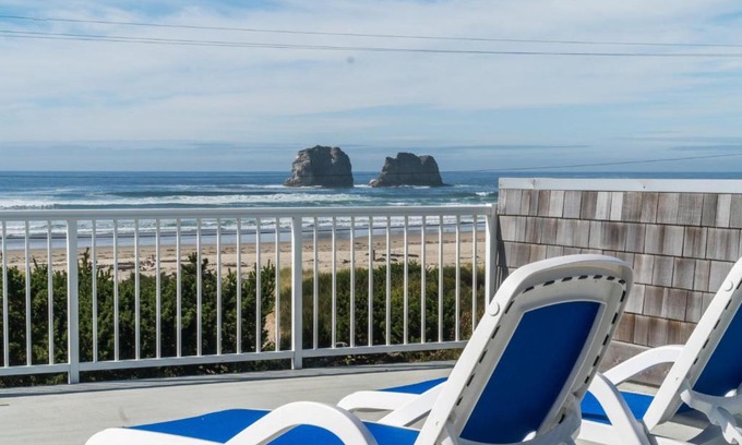 Rockaway Beach House | The Strand at Twin Rocks