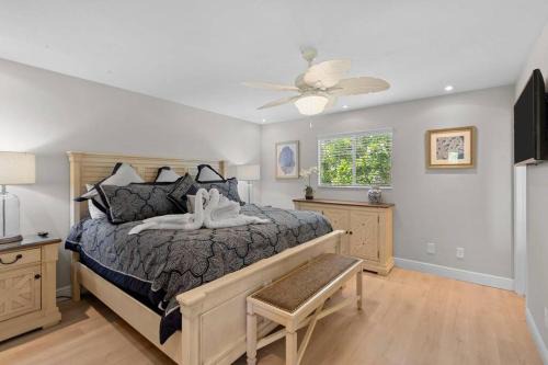 Mid Island Apartment | The Strawberry Daiquiri at Lazy Way