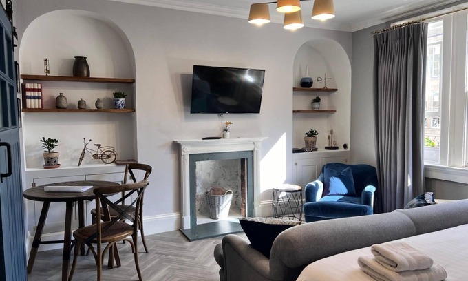 Upper Town Apartment | The Studio @ 13 Rivers Street