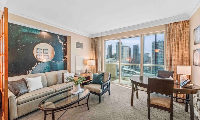 Las Vegas Hotel | The Suite Spot@MGM Signature Balcony Strip View