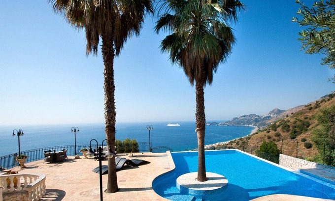 Letojanni Villa | The Suites on the Gulf of Taormina