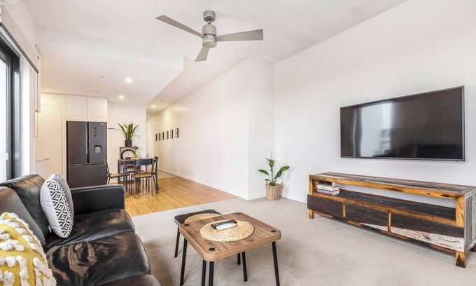 Seddon Apartment | The Sunspill Heart of Yarraville Convenience