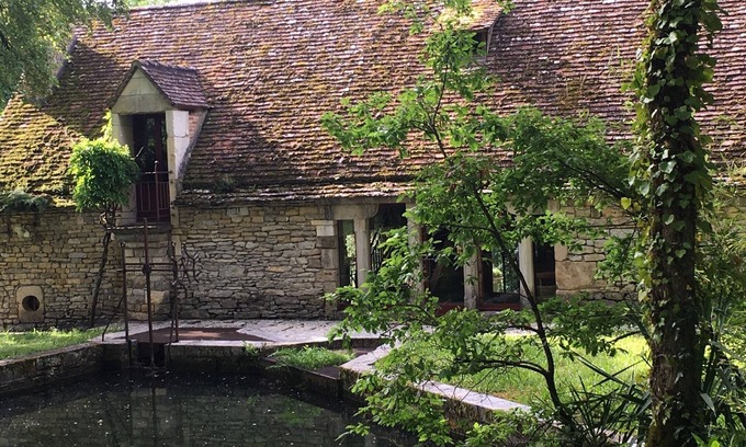 Caillac House | The superb 15th-century Château Lagrézette mill, a haven of peace and tranquillity in a sublime setting