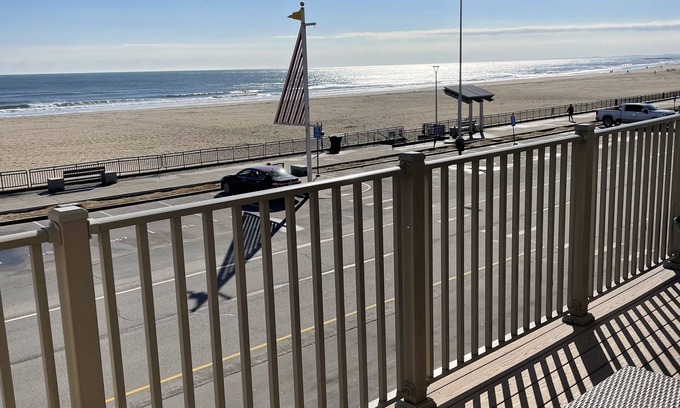 Hampton Condo | The Surf - steps to the beach