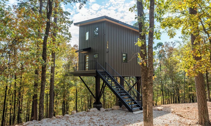 Hot Springs Cabin | The Swallow Treehouse, Hot Tub, Mountaintop