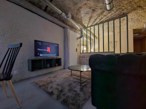 Saint-Etienne-de-Chigny Apartment | The Sweet Cave