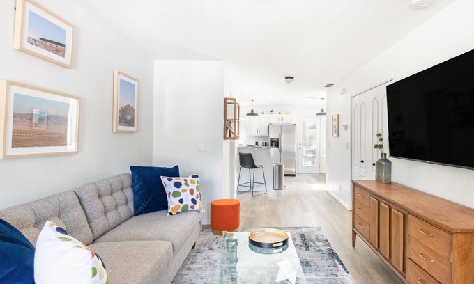 Boise Bench House | /The Tag House/5 minutes to BSU, airport, hiking and downtown