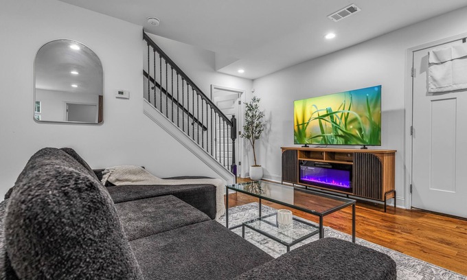 Atlanta House | The TEA-riffic INN near Downtown ATL!