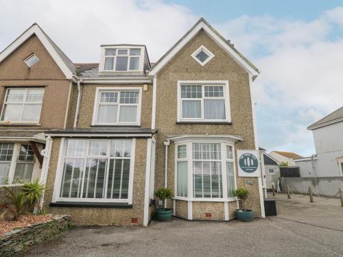 Newquay House | The Three Tees