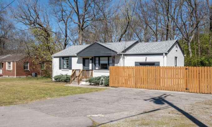 Midtown House | The Titan - Pet Friendly bungalow with relaxing Fire-pit and Family Friendly space