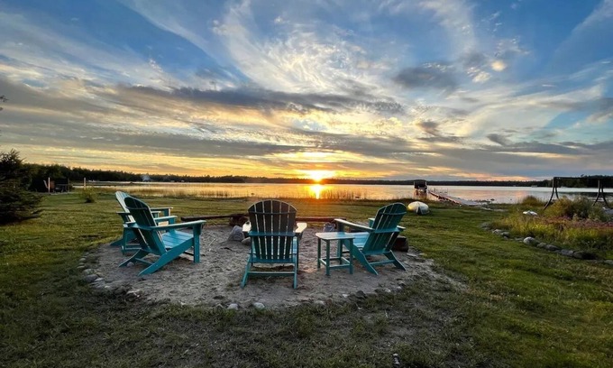 Presque Isle House | The Toasted Marshmallow Lakeside Retreat