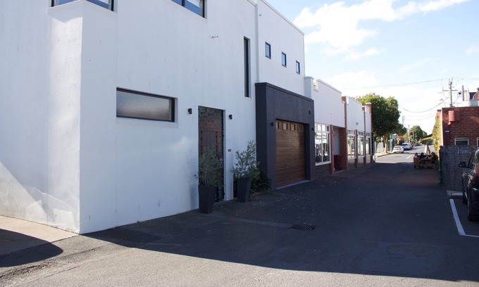 Newtown House | The Town house is tucked away behind Pakington Street, Newtown.