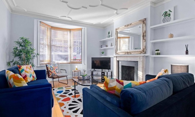 Montpelier House | The Townhouse | By My Getaways | Free Parking