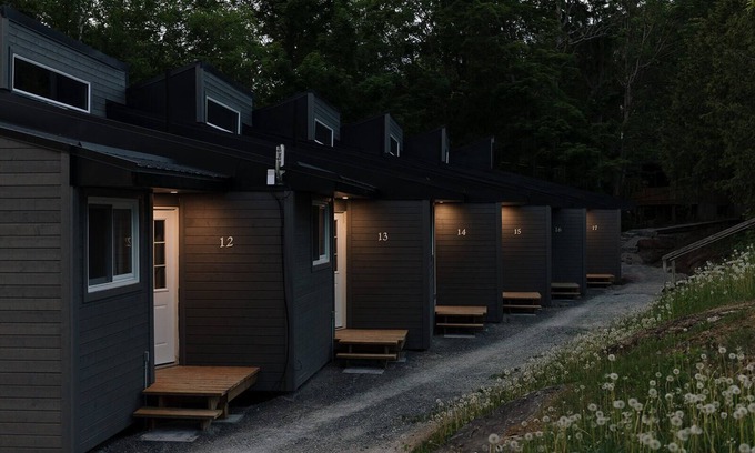 Havelock-Belmont-Methuen Ski Chalet | The Trace at Oak Lake - Chalet #14 Queen Studio